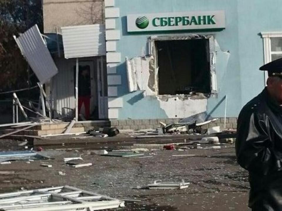Повербанк взорвался. Прокудское Новосибирская область взрыв банкомата. Взрыв Сбербанка. Взрыв Сбербанка в Прокудском.