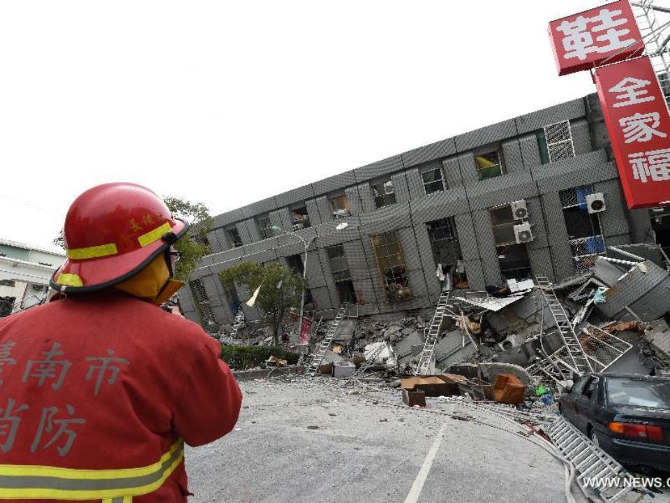 Тайвань землетрясение сегодня новости. Землетрясение в Гаосюне. Жертвы землетрясения Тайвань. Остров Тайвань землетрясение. Землетрясение в Тайване сейчас.