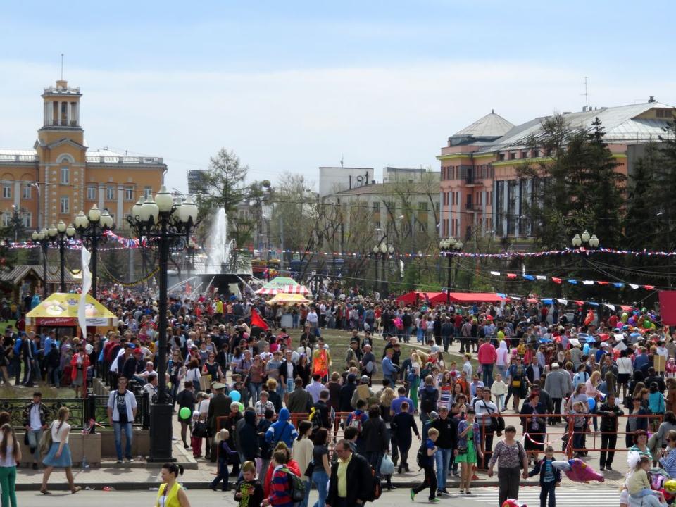 Понедельник в городе иркутске. День города Иркутск. С праздником города Иркутска. День города Иркутск карнавал. Город Иркутск в наши дни.