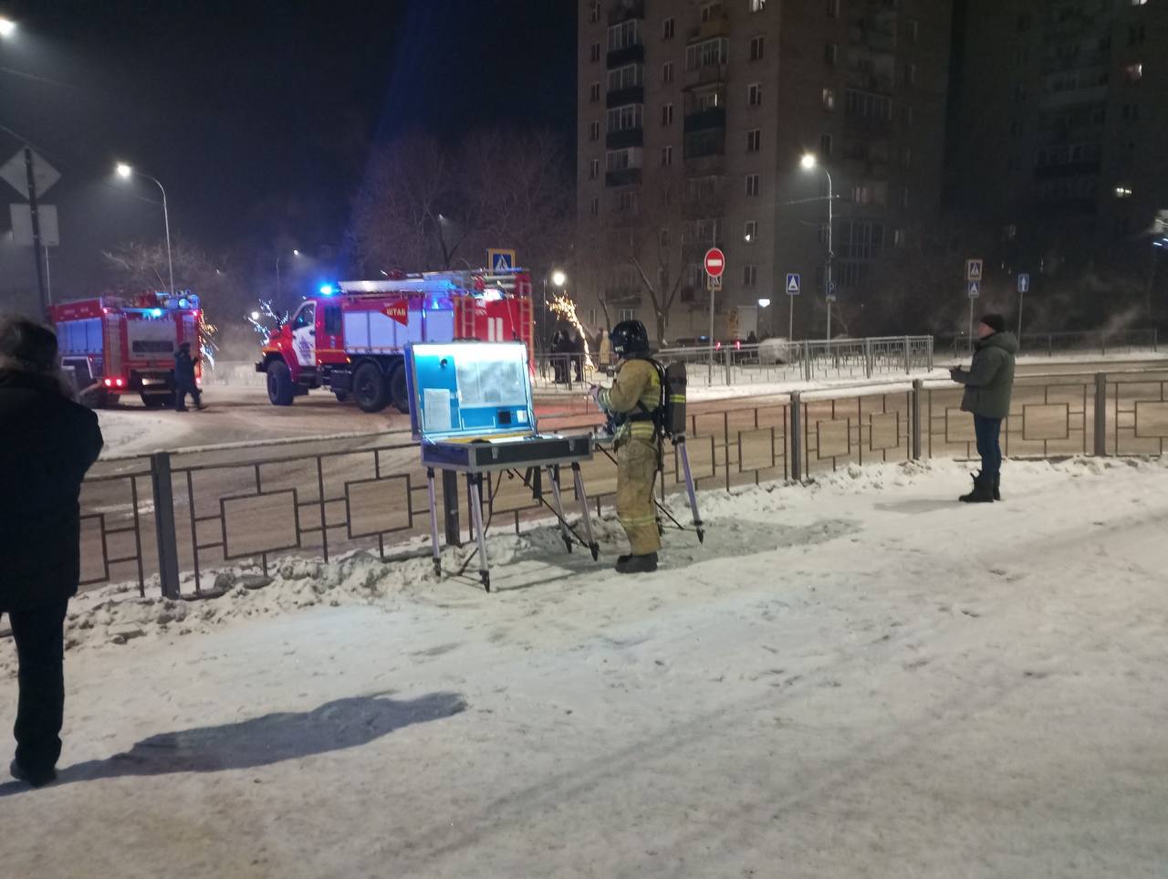 В центре Читы ночью дотла выгорела крыша пятиэтажки | 08.01.2024 | Чита -  БезФормата