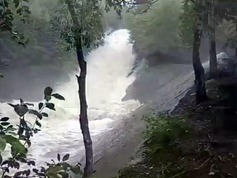 Три человека могли утонуть в озере Алаколь